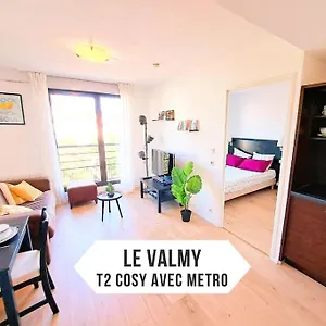 Le Valmy: Lumineux Au Pied Du Metro Appartement